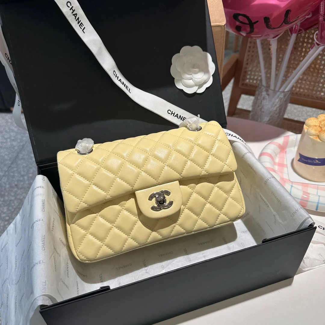 Fashion classic leather handbag