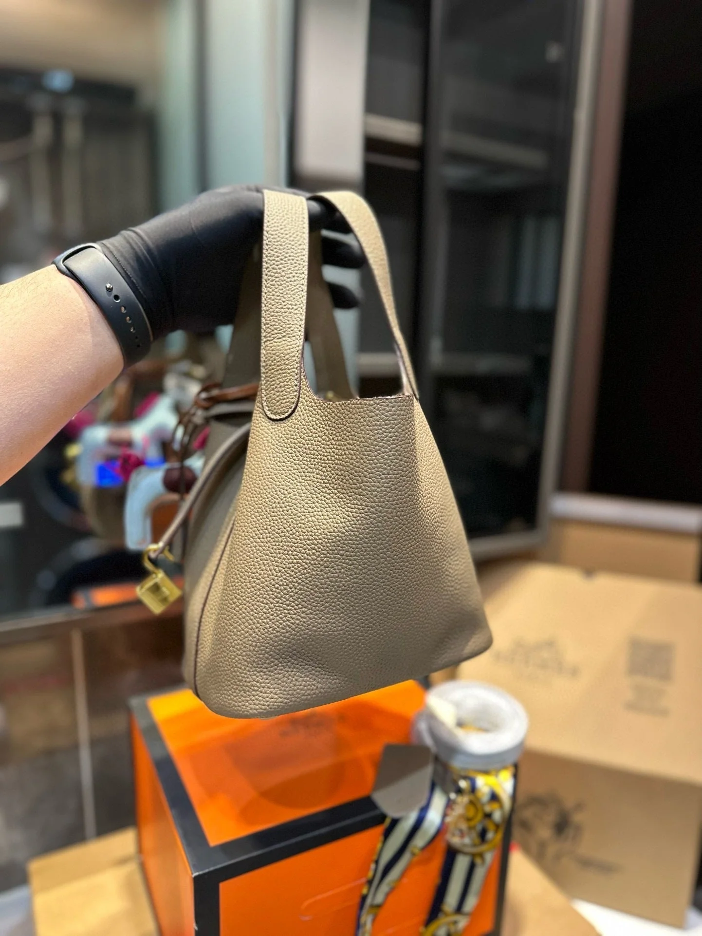 Vegetable basket Cowhide bag Size: 18*13*18cm