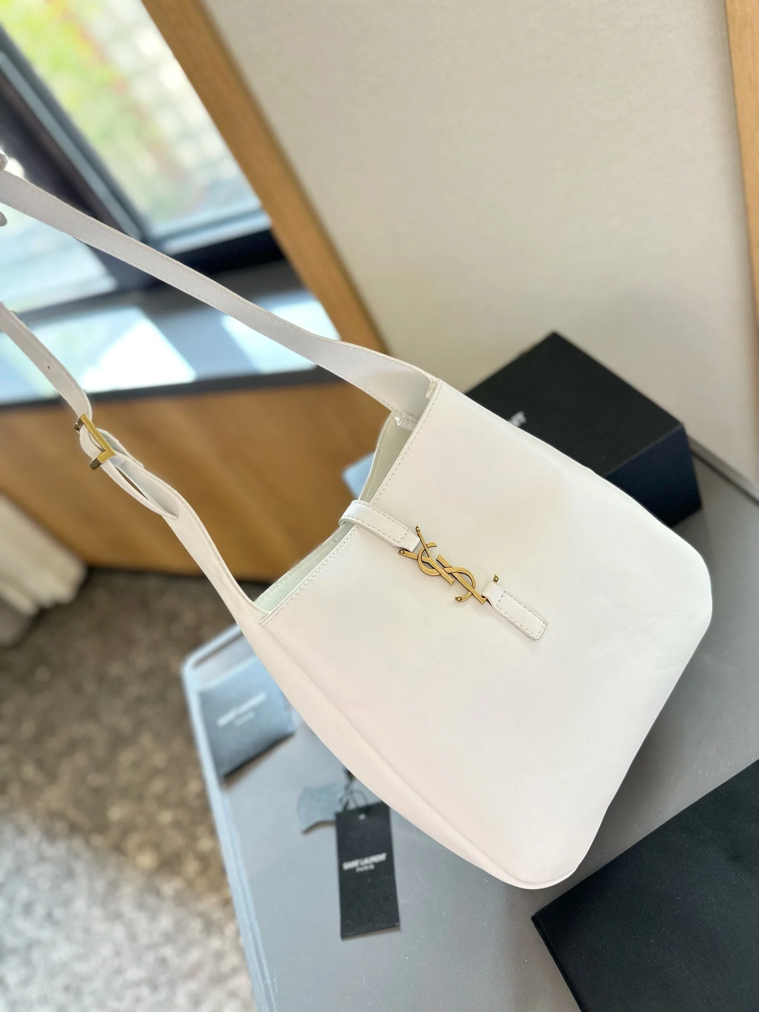 Fashionable cowhide grain underarm bag