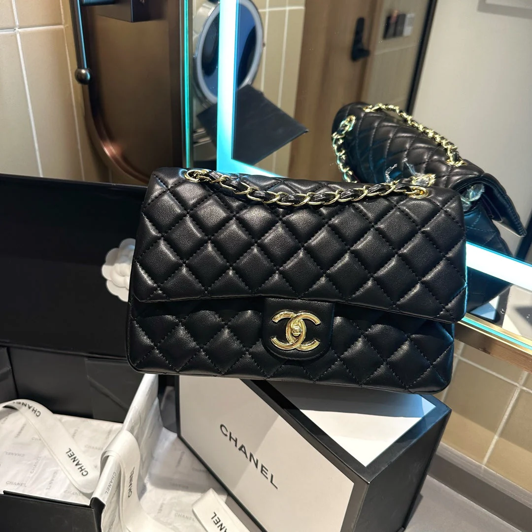 Fashionable and versatile trendy handbag