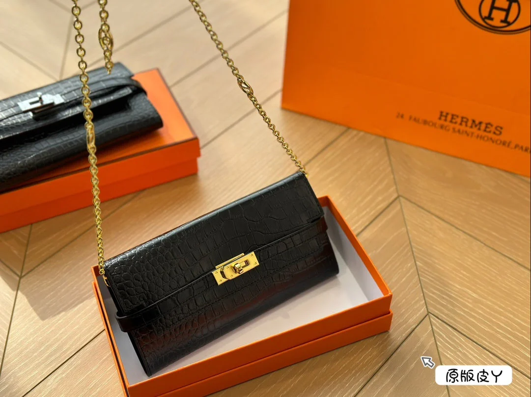 Chain wallet Size 21*12cm