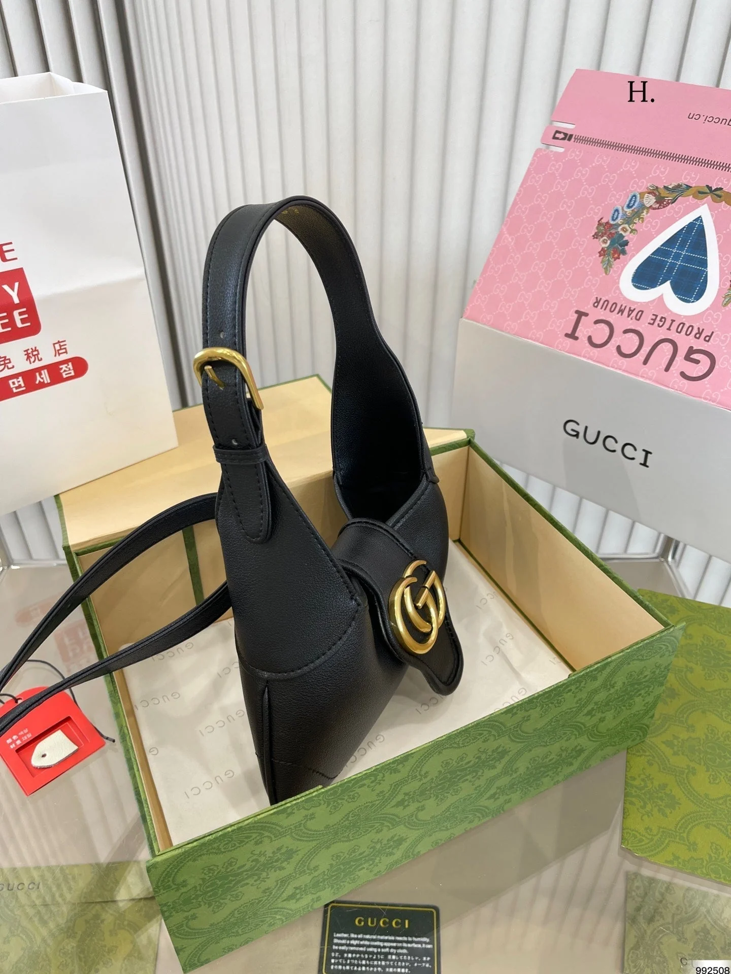 Chic and fashionable new crescent bag