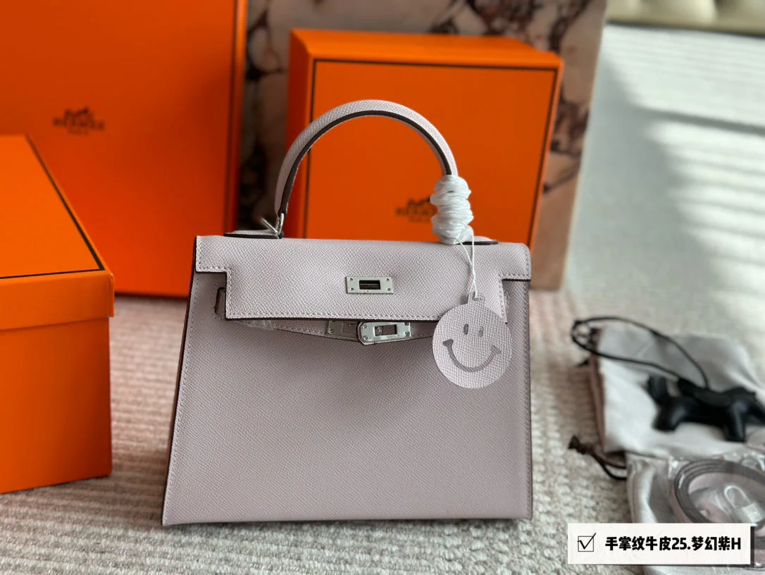 Palm pattern cowhide bag Size: 25*20cm