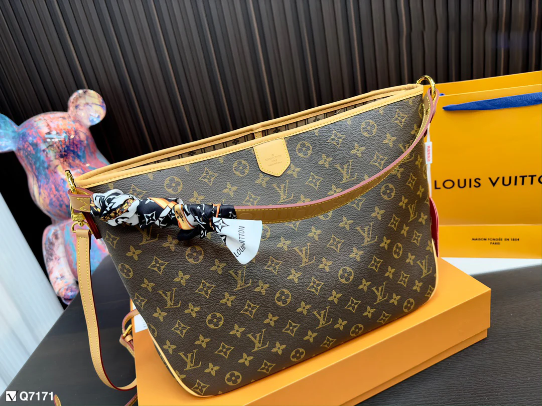 Trendy fashion GRACEFUL handbag