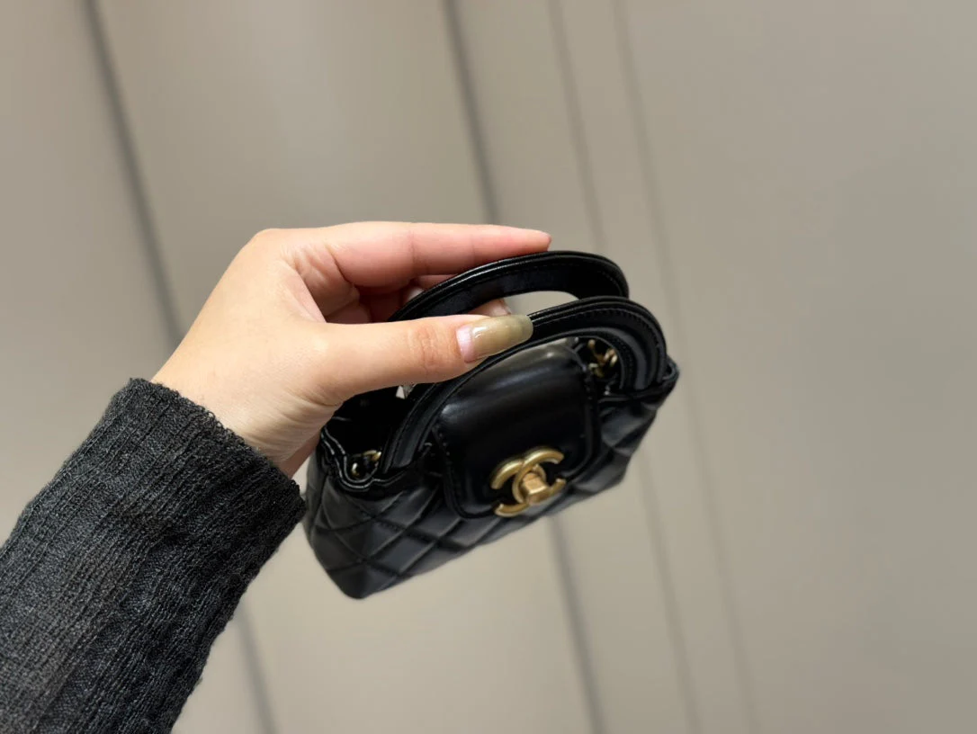 Mini velvet cosmetic bag