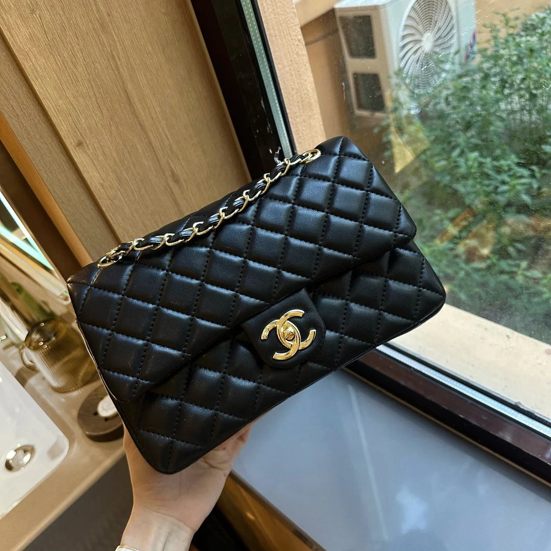 Fashionable and versatile trendy handbag