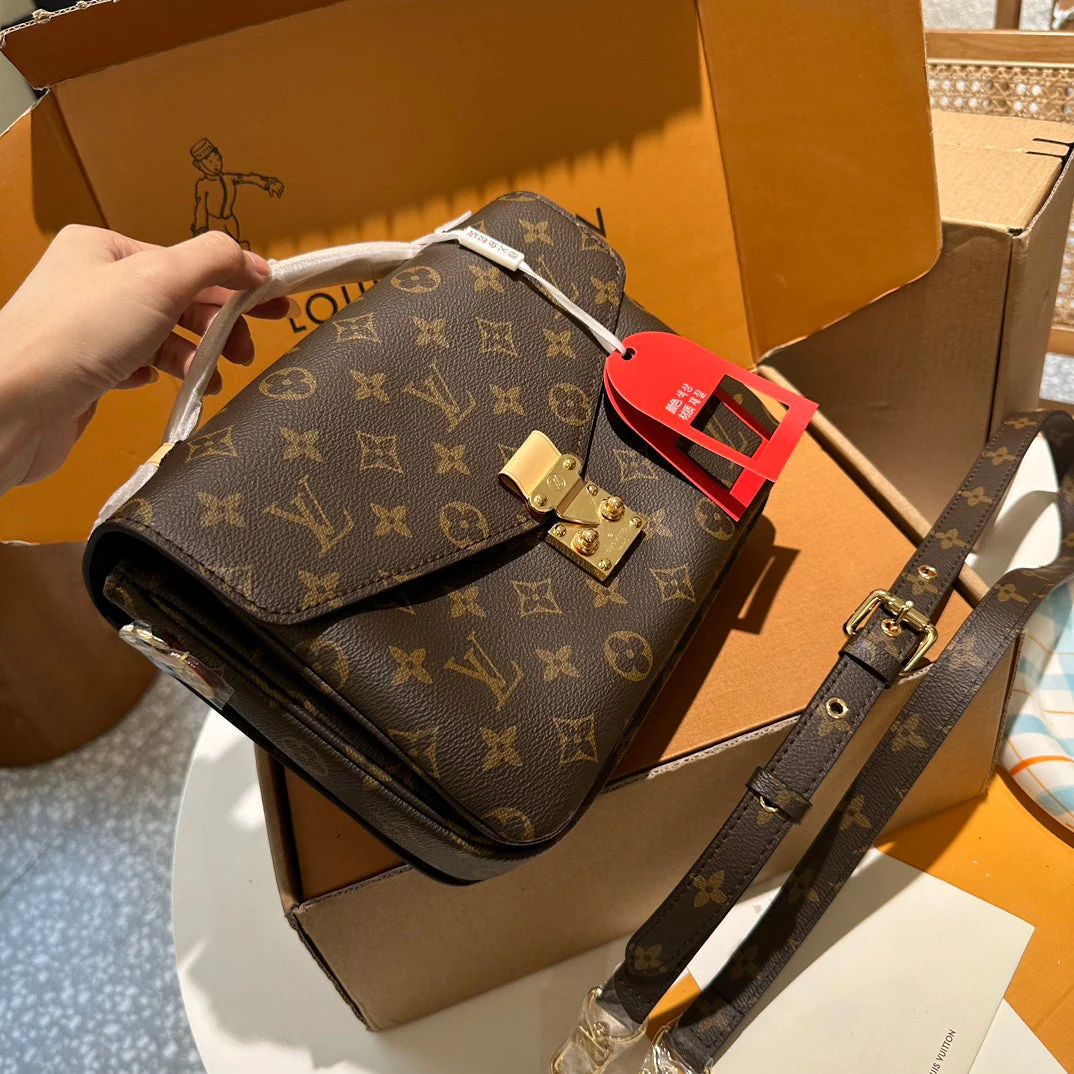 New Messenger Bag in Pure Cowhide Leather