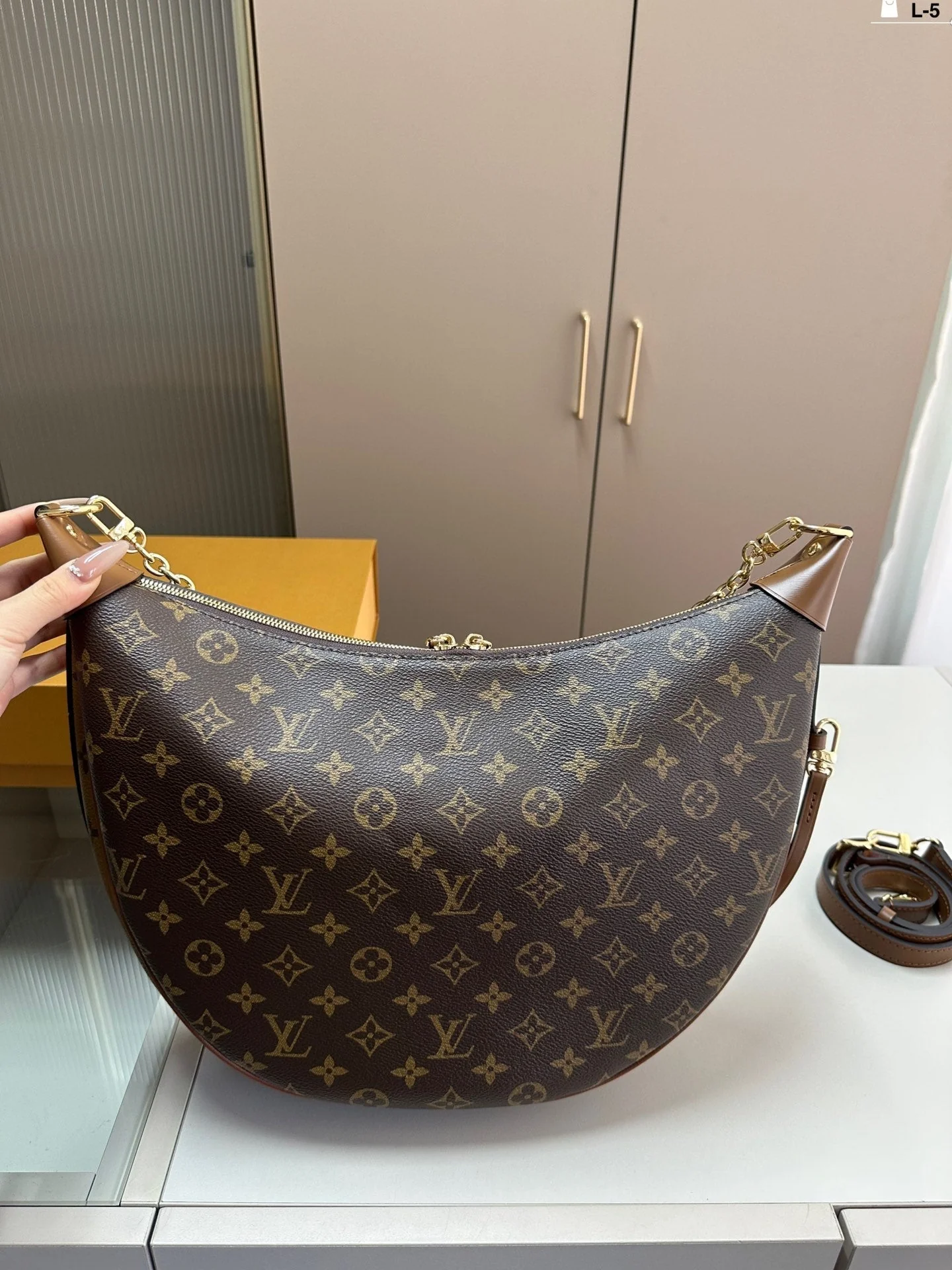 One shoulder crossbody large pea moon bag