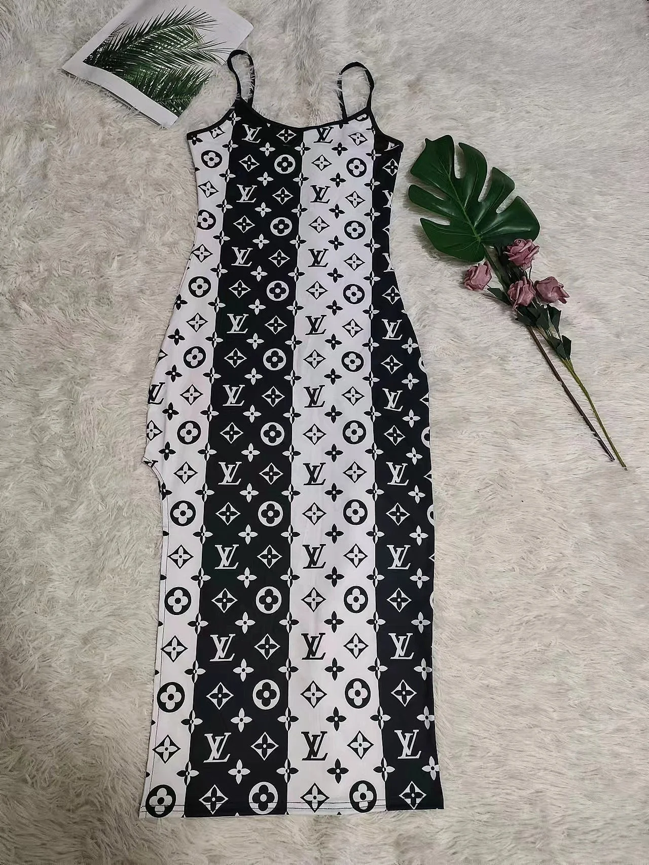 Spring and summer sexy sleeveless stretchable strap slit dress