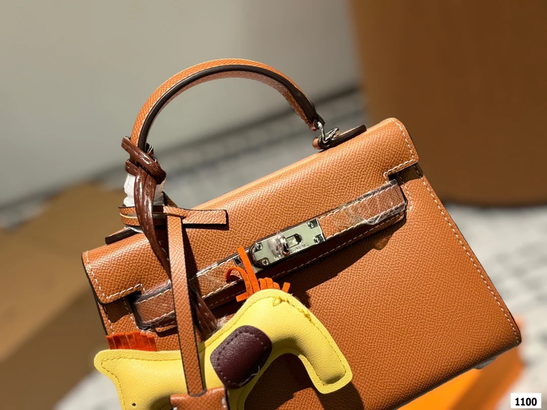 Classic Kelly Bag Size 20 14