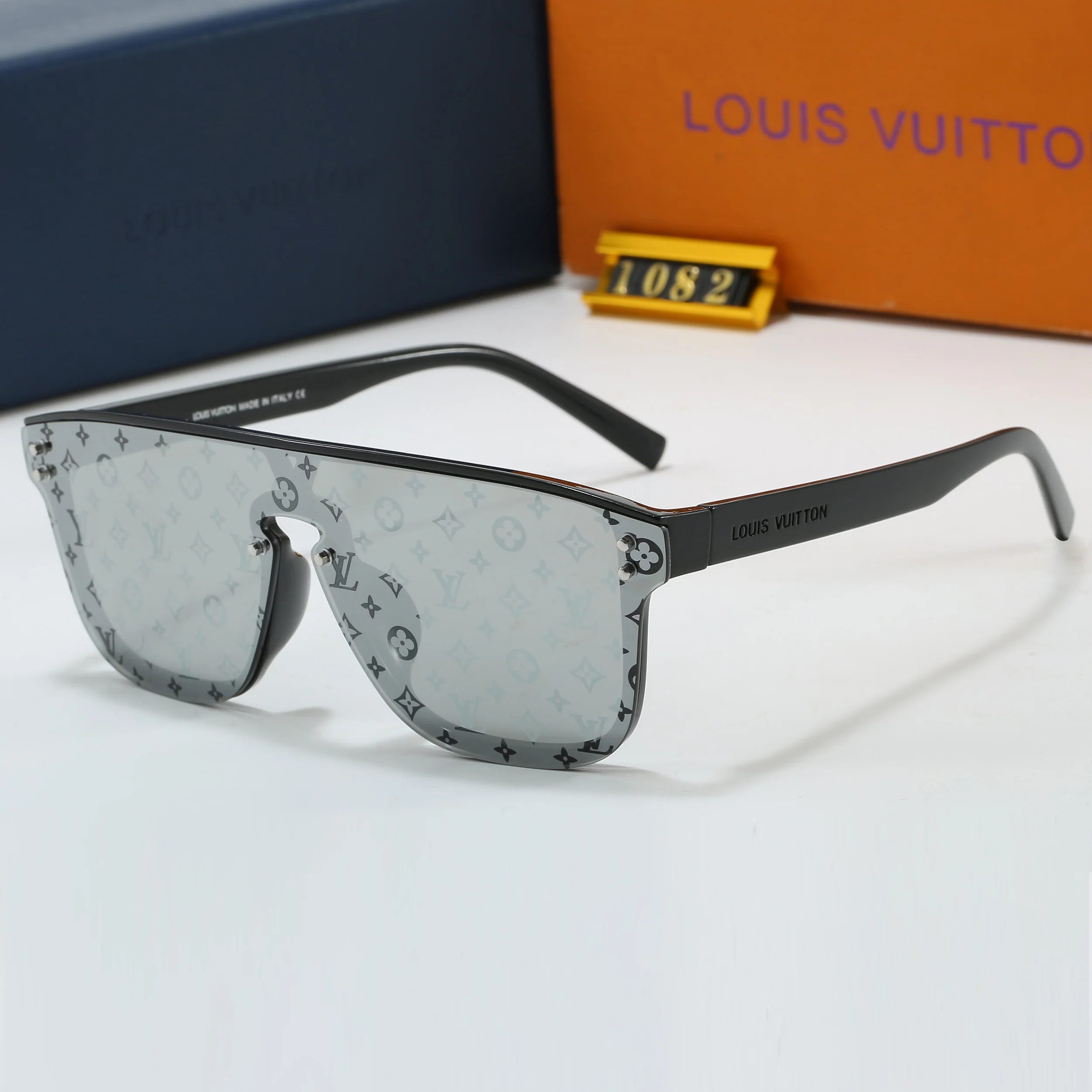 Large frame one-piece reflective sunglasses