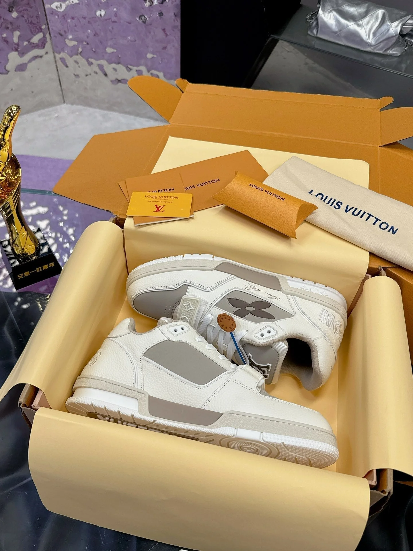 Calfskin low-top Velcro vintage sneakers