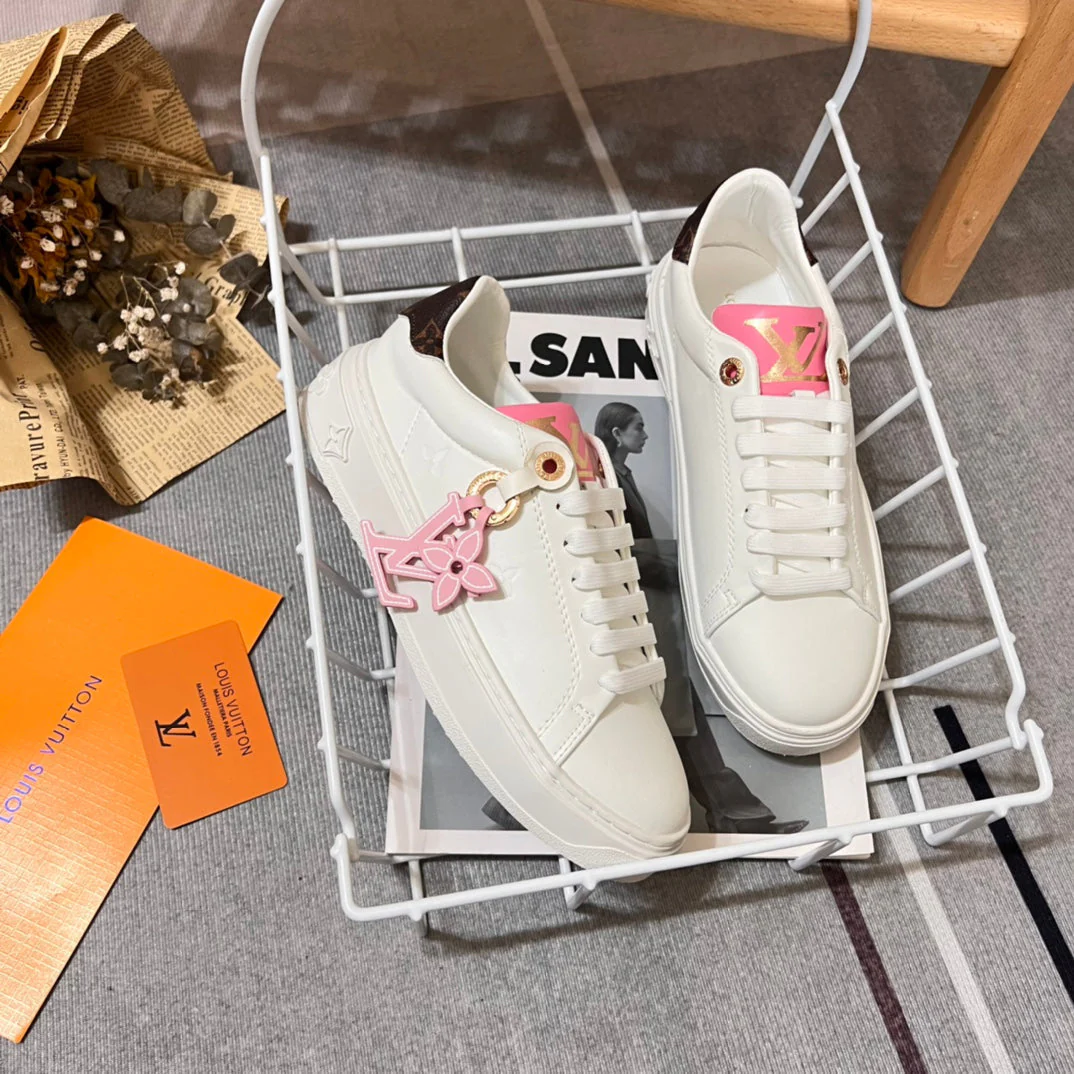 Casual leather white shoes