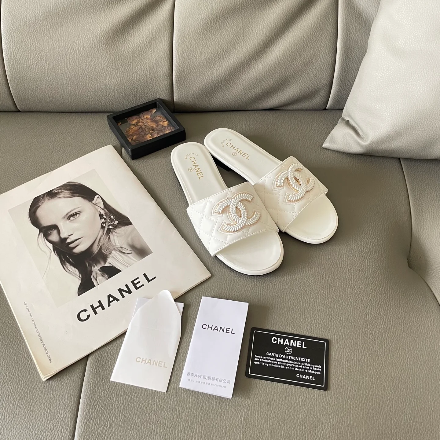 C buckle flat bottom slippers/thick heel slippers