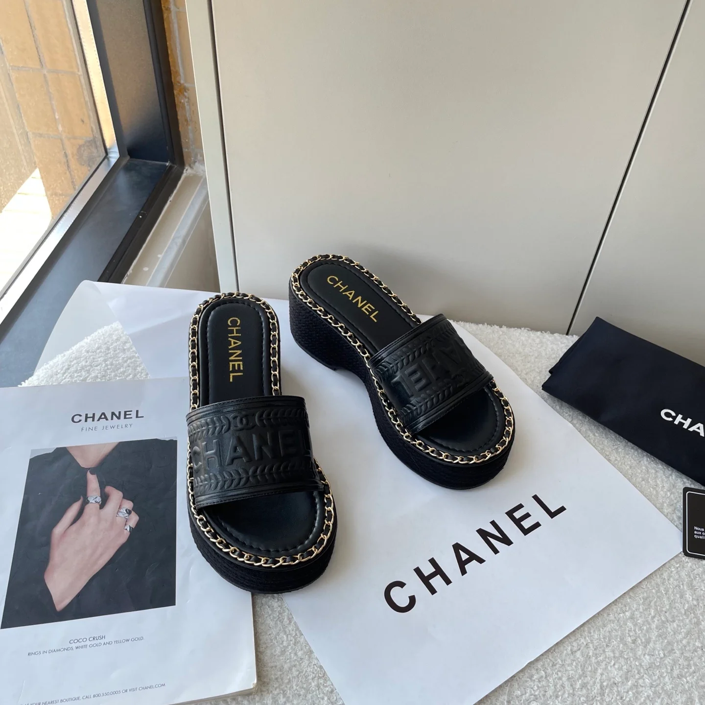 Chain knitted platform slippers