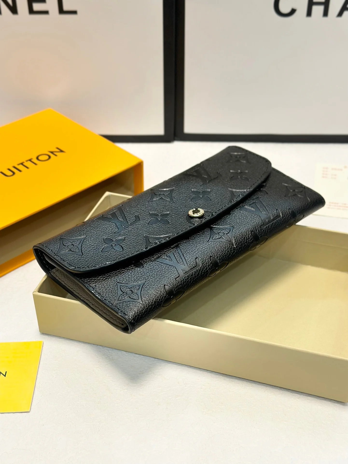 Cowhide embossed wallet size 19*10