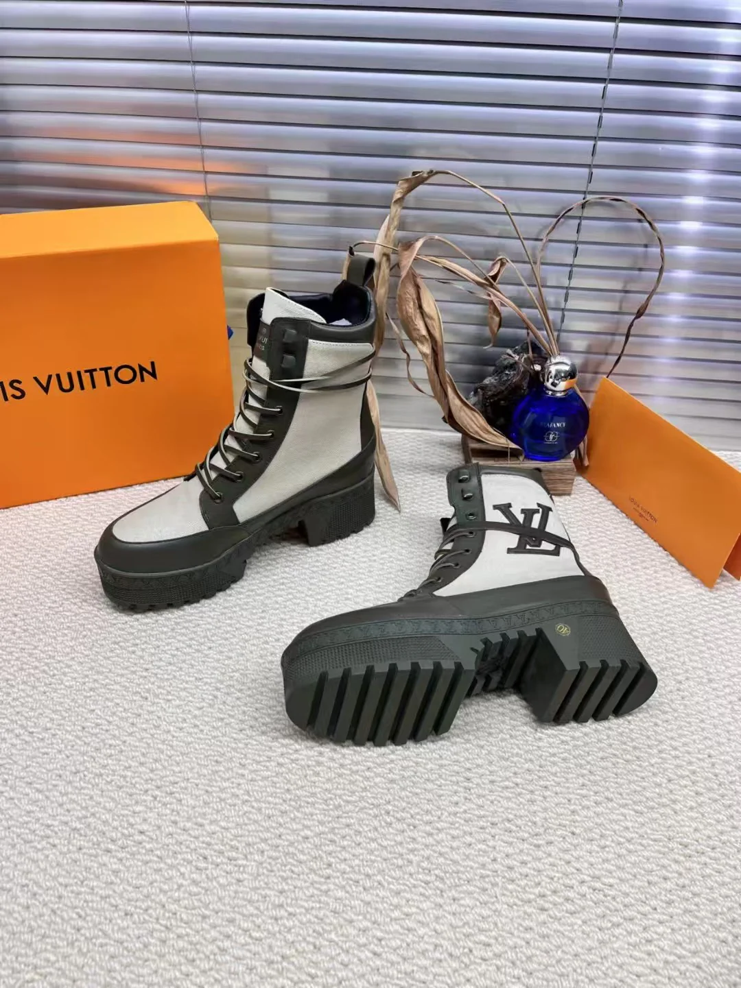 Classic leather high-heeled Martin boots