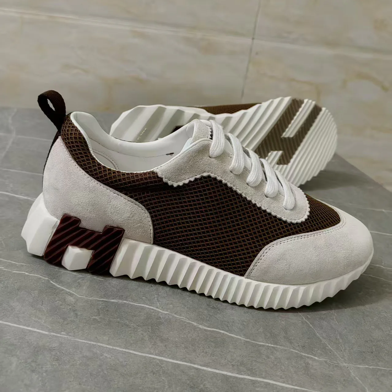 Cowhide sports breathable sneakers