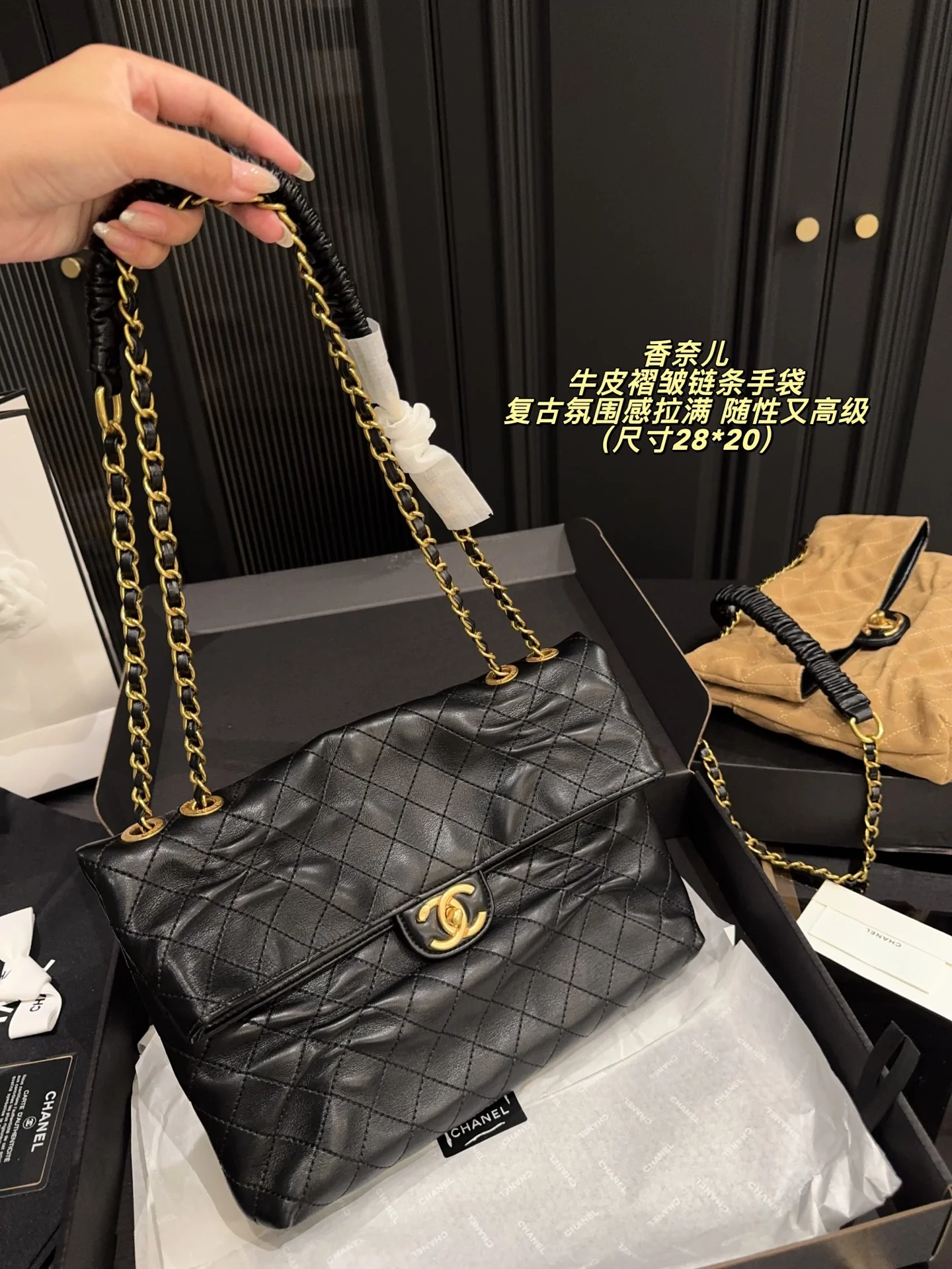 Cowhide pleated chain handbag 28CM