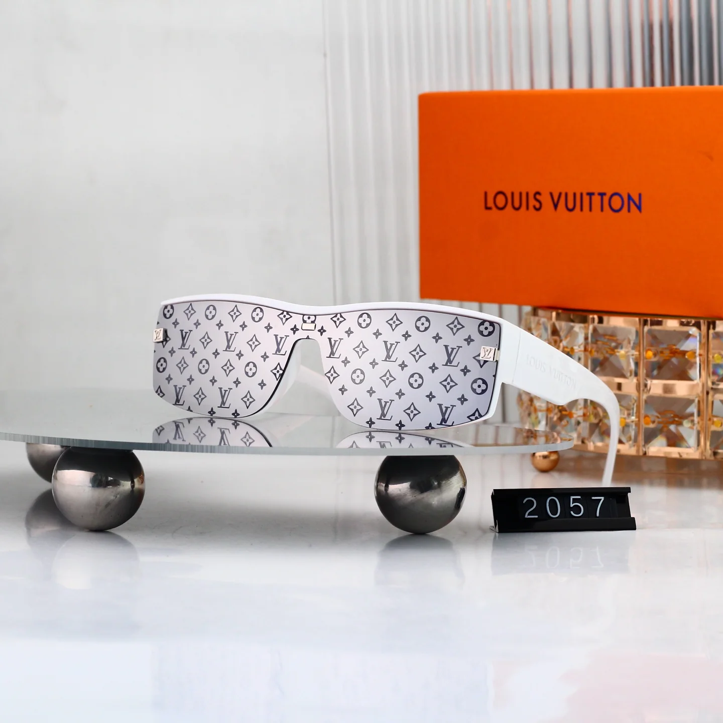 Square one-piece sunglasses