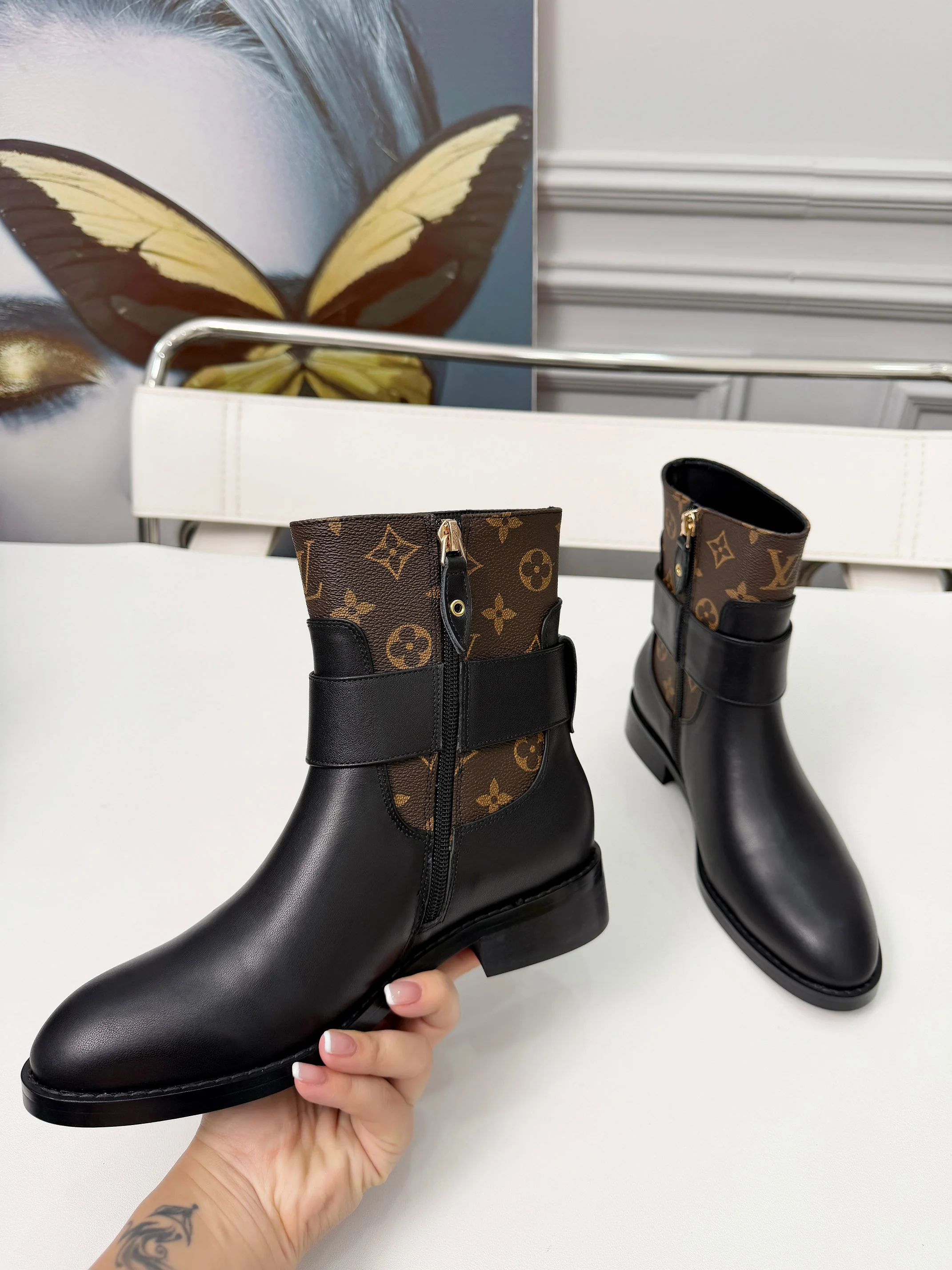 The latest flat boots for autumn and winter