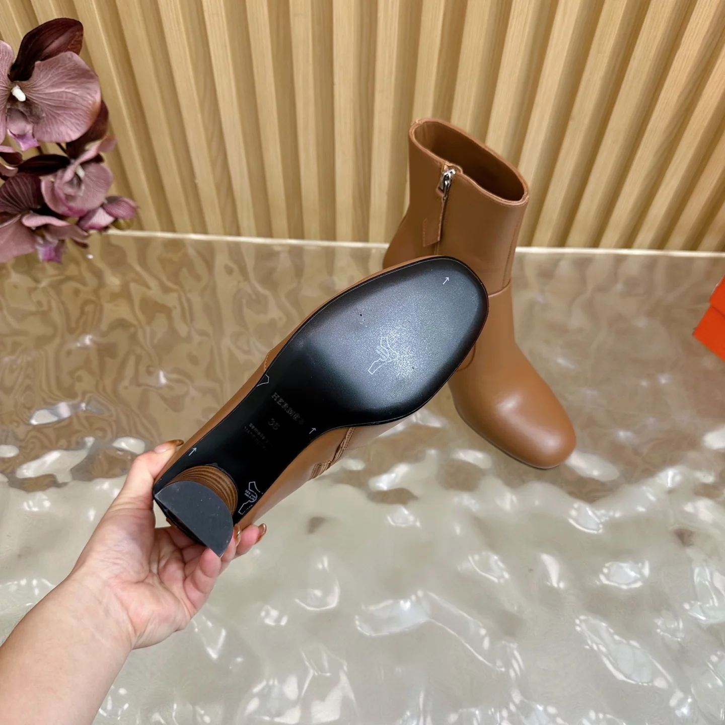 New Retro Minimalist Iron Plate 7cm Block Heel Ankle Boots