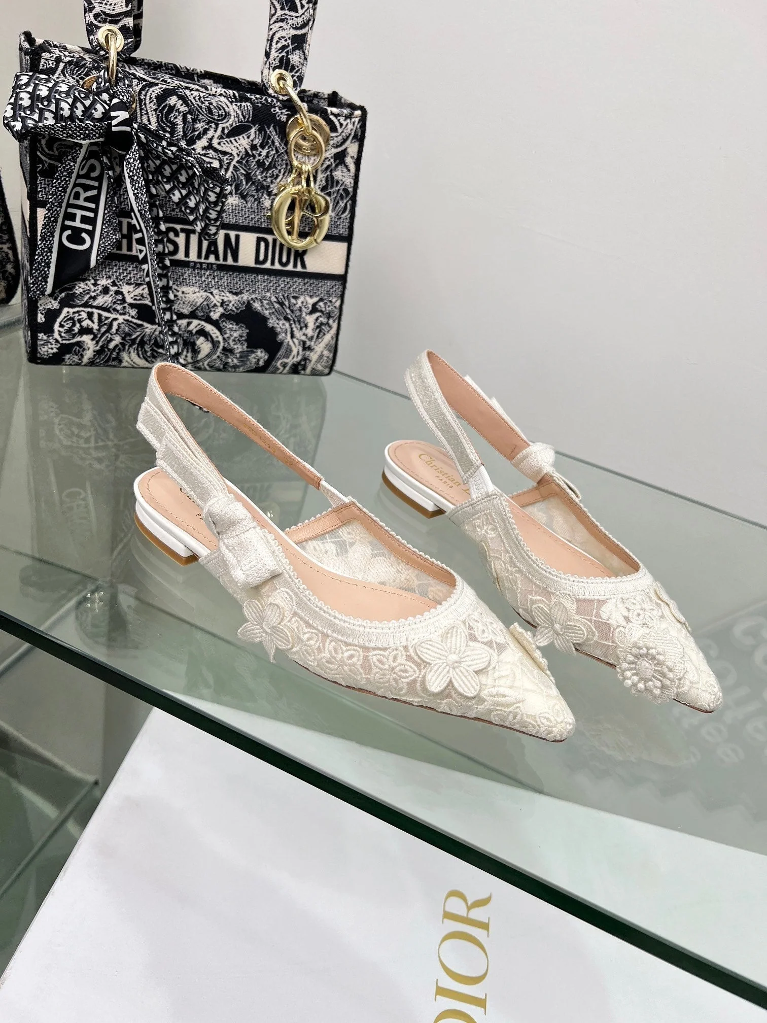 Jacquard embroidered ribbon sandals