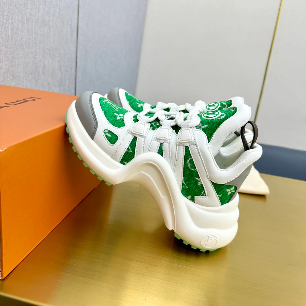 Casual sports dad shoes