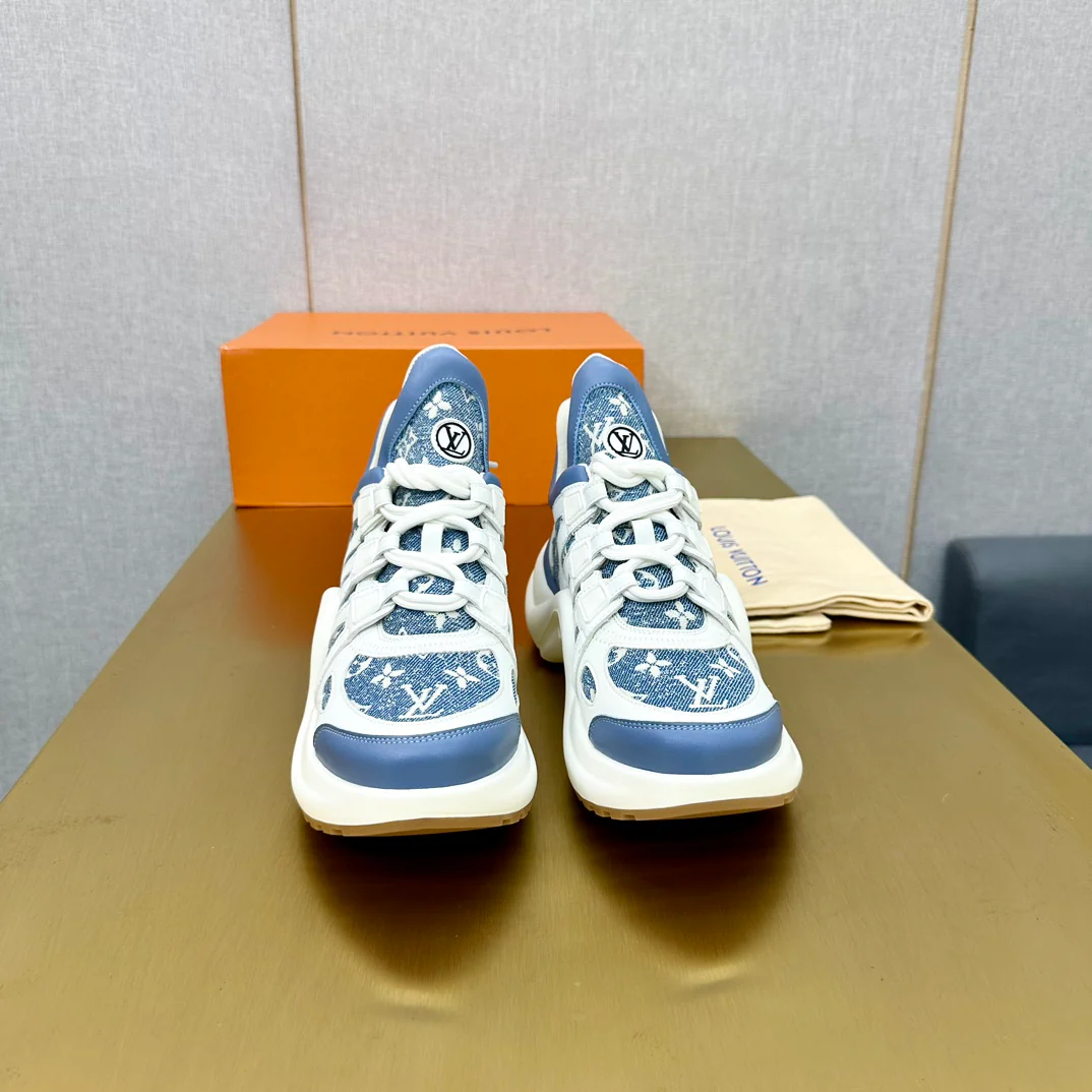 Casual sports dad shoes