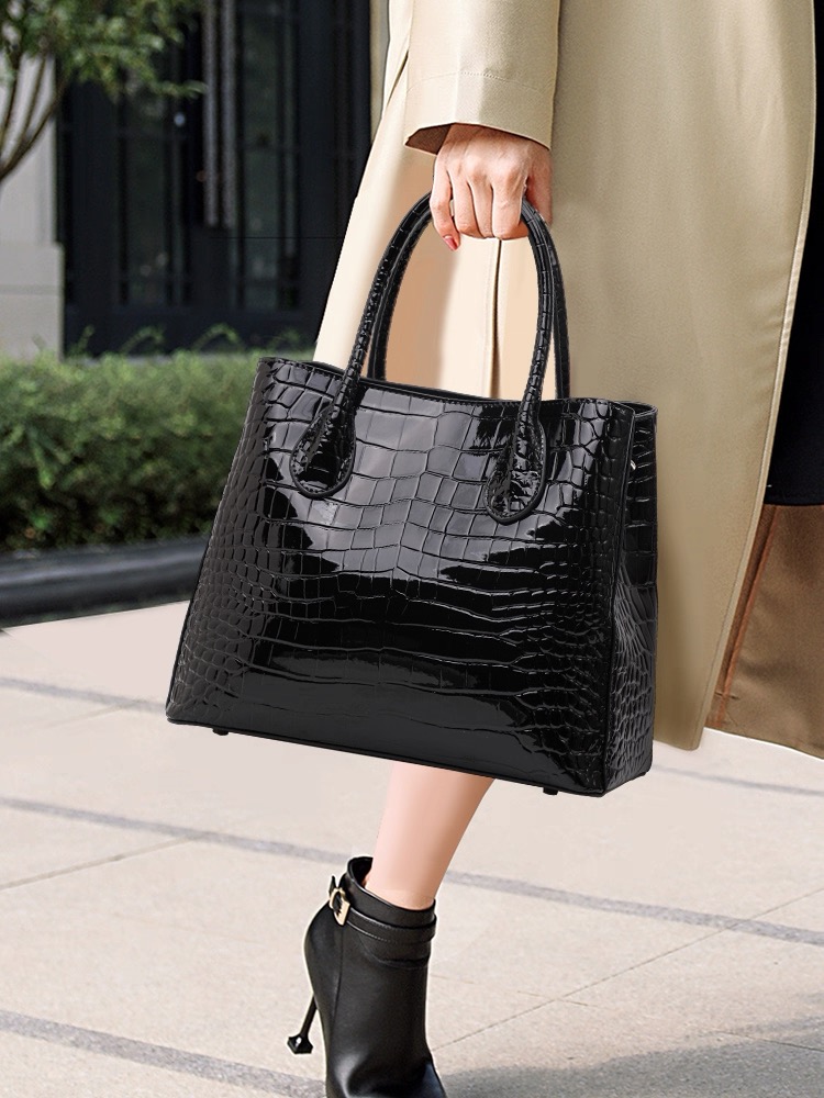 High-end genuine leather women's bag with crocodile pattern, 2025 new model, high-class and luxurious, large capacity, mom's handbag, cowhide crossbody bag, women's bag