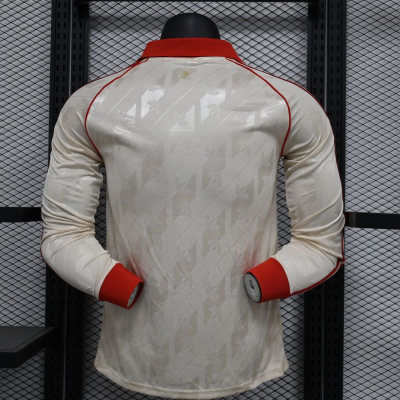 Retro player version of Bayern long-sleeved football jersey