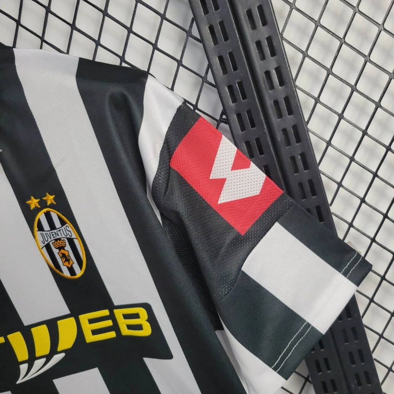 2001/2002 Retro Juventus Home Football Shirt
