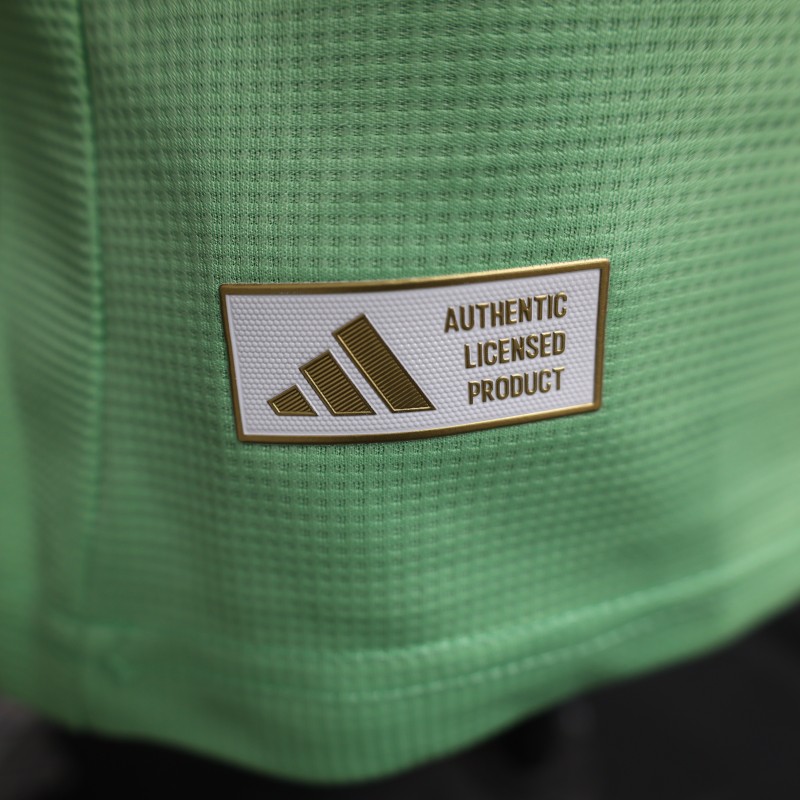 Liverpool FC 2025/26 Player Edition Goalkeeper Football Jersey