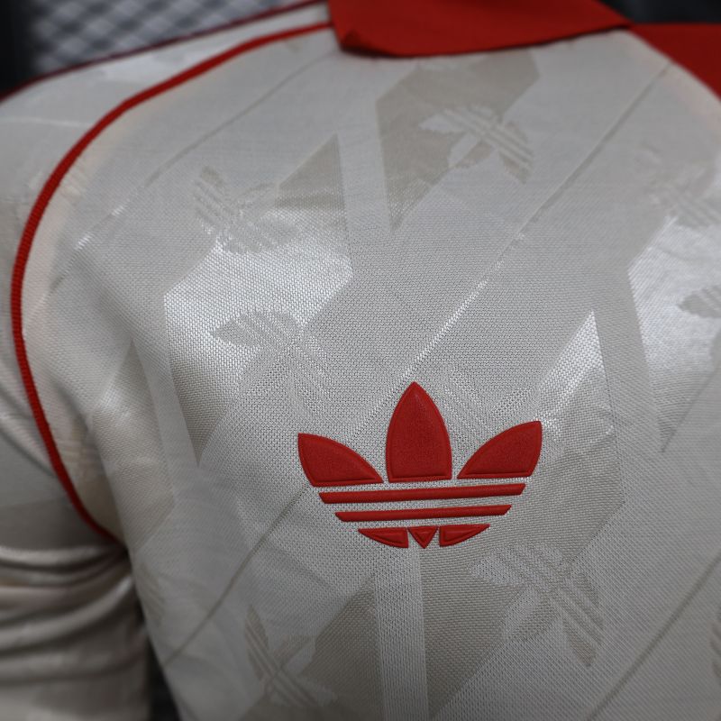 Retro player version of Bayern long-sleeved football jersey