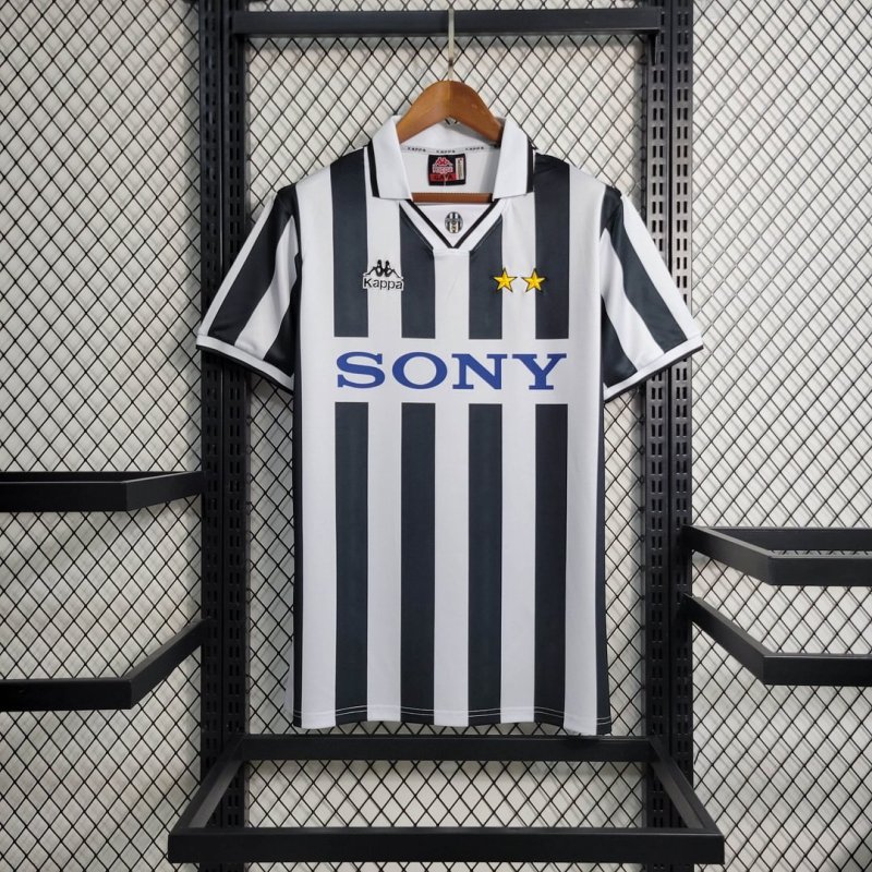 1995/1996 Retro Juventus Home Football Shirt