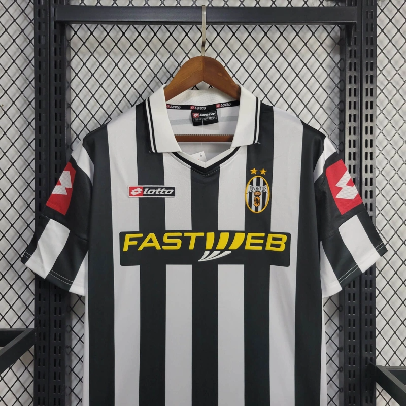 2001/2002 Retro Juventus Home Football Shirt