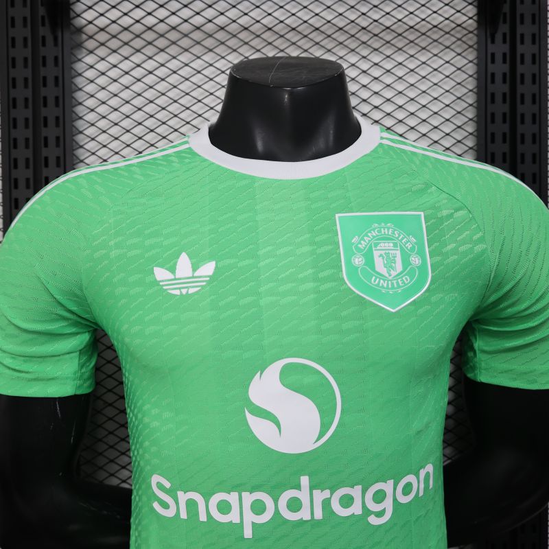 2025/26 Manchester United Goalkeeper Green Player Shirt