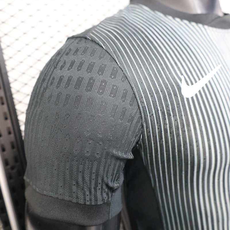 2025/2026 Paris Saint-Germain Player Edition Goalkeeper Football Shirt