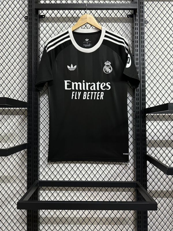 2025/26 Real Madrid Goalkeeper Black Fan Edition Football Shirt