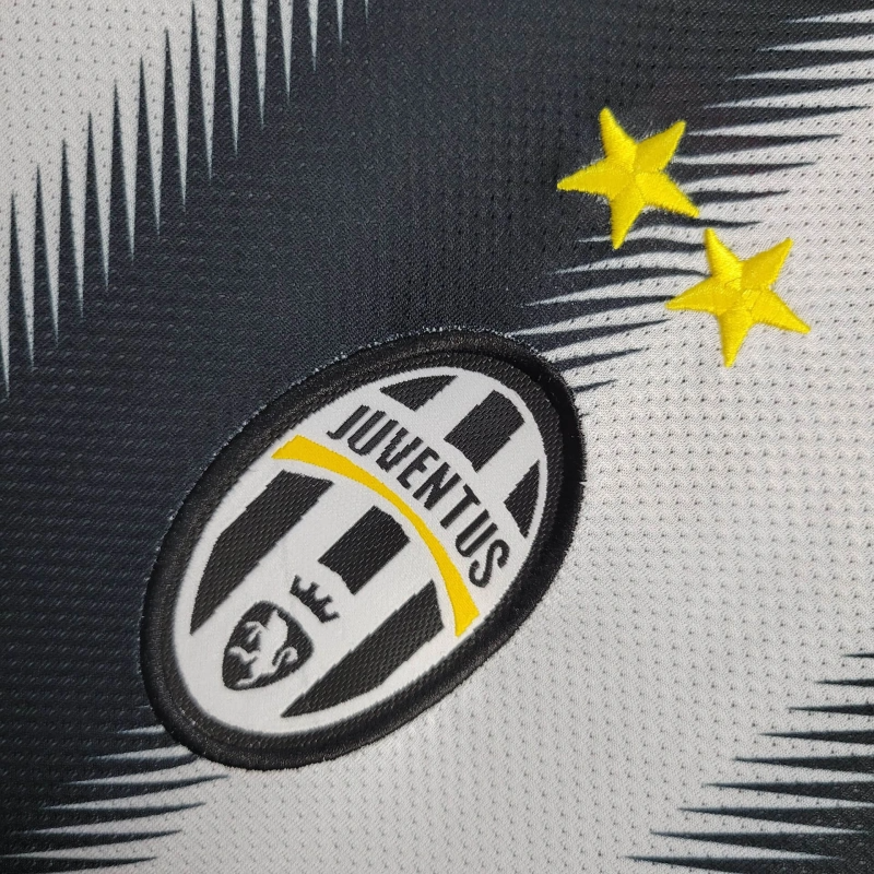 2011/2012 Retro Juventus Home Football Shirt