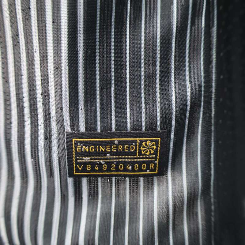 2025/2026 Paris Saint-Germain Player Edition Goalkeeper Football Shirt