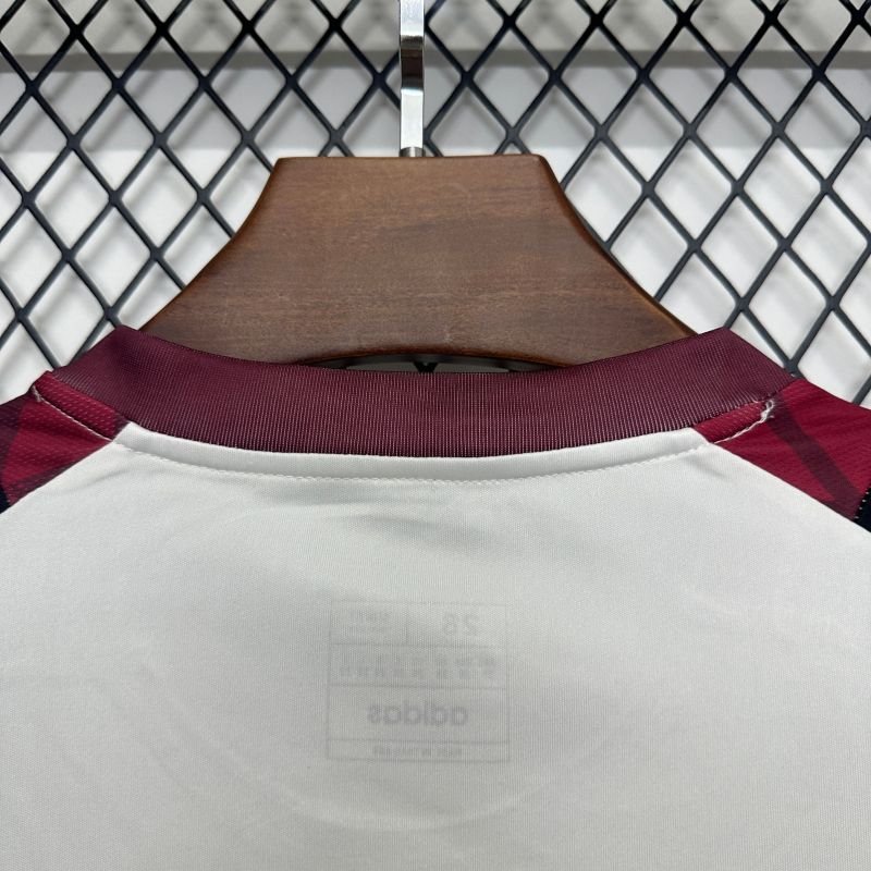 2025/2026 Manchester United Training Kit White Black Fan Edition Children's Kit