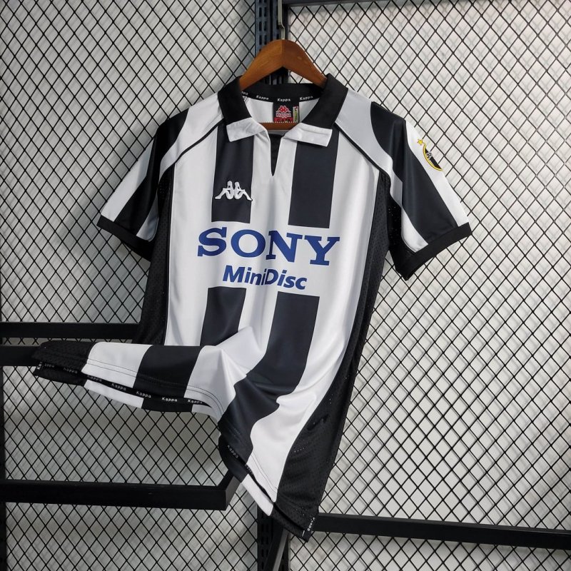 1997/1998 Retro Juventus Home Football Shirt