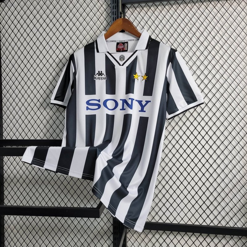1995/1996 Retro Juventus Home Football Shirt
