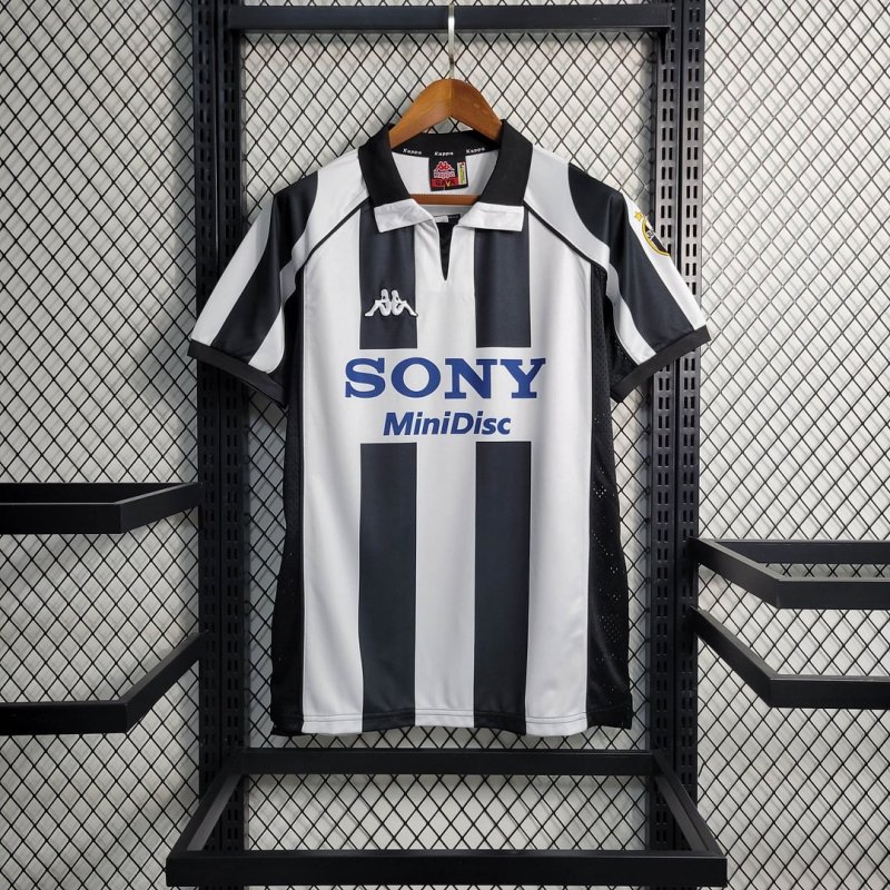 1997/1998 Retro Juventus Home Football Shirt