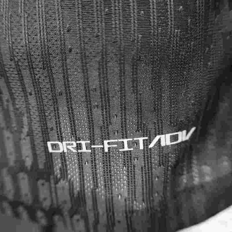 2025/2026 Paris Saint-Germain Player Edition Goalkeeper Football Shirt