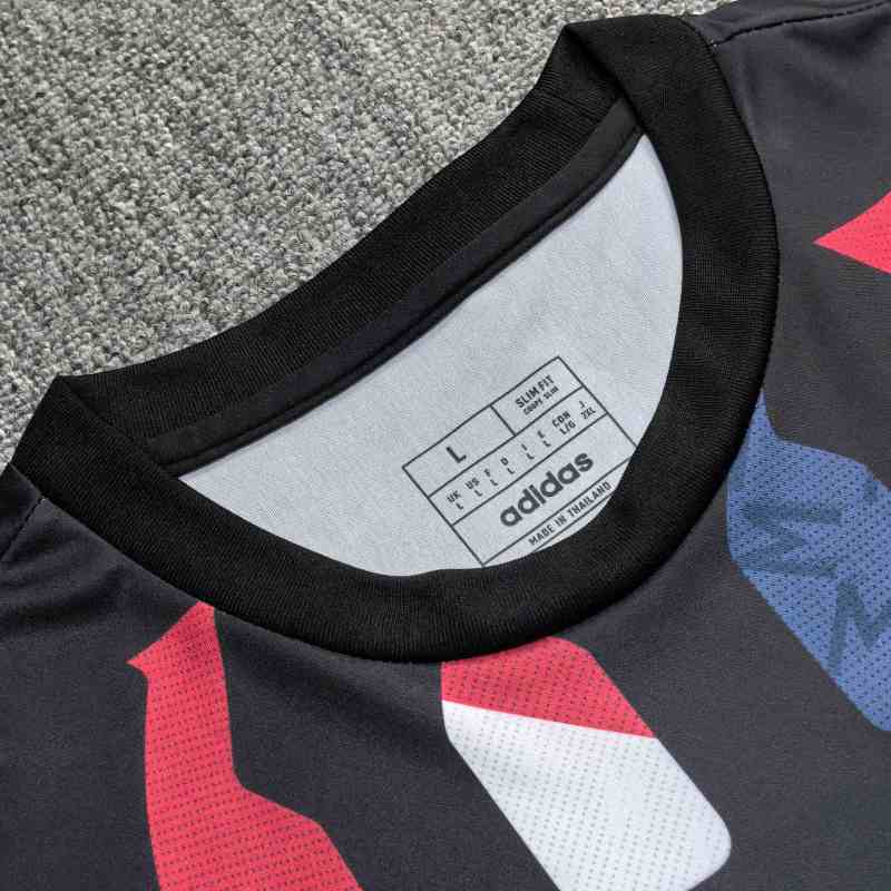 2025/26 Manchester United Pre-Match Fan Version Jersey