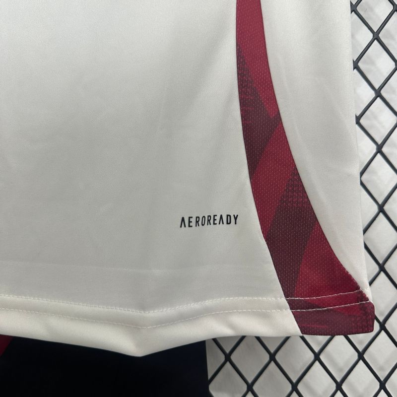 2025/2026 Manchester United Training Kit White Black Fan Edition Children's Kit