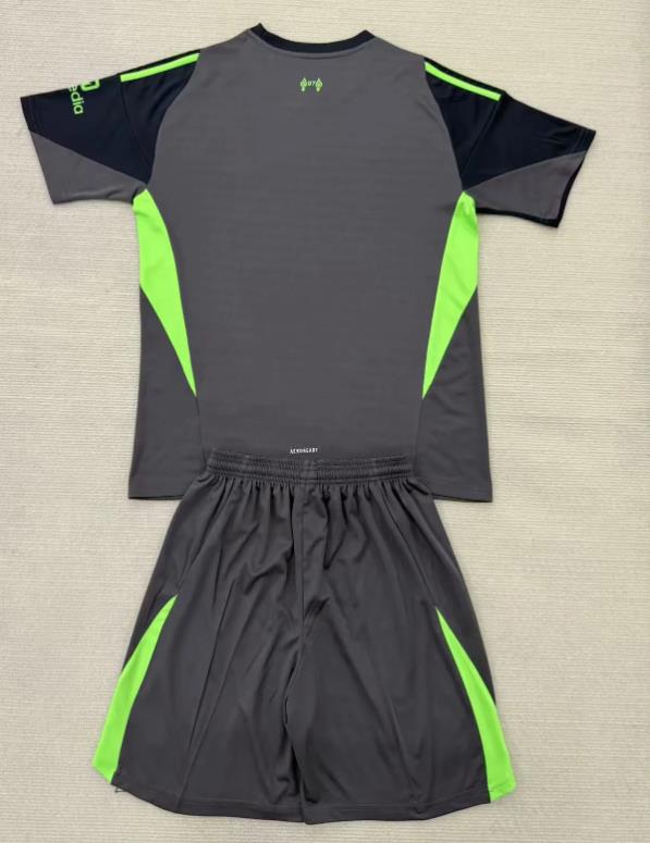 Adult Set 2025/2026 Liverpool Goalkeeper