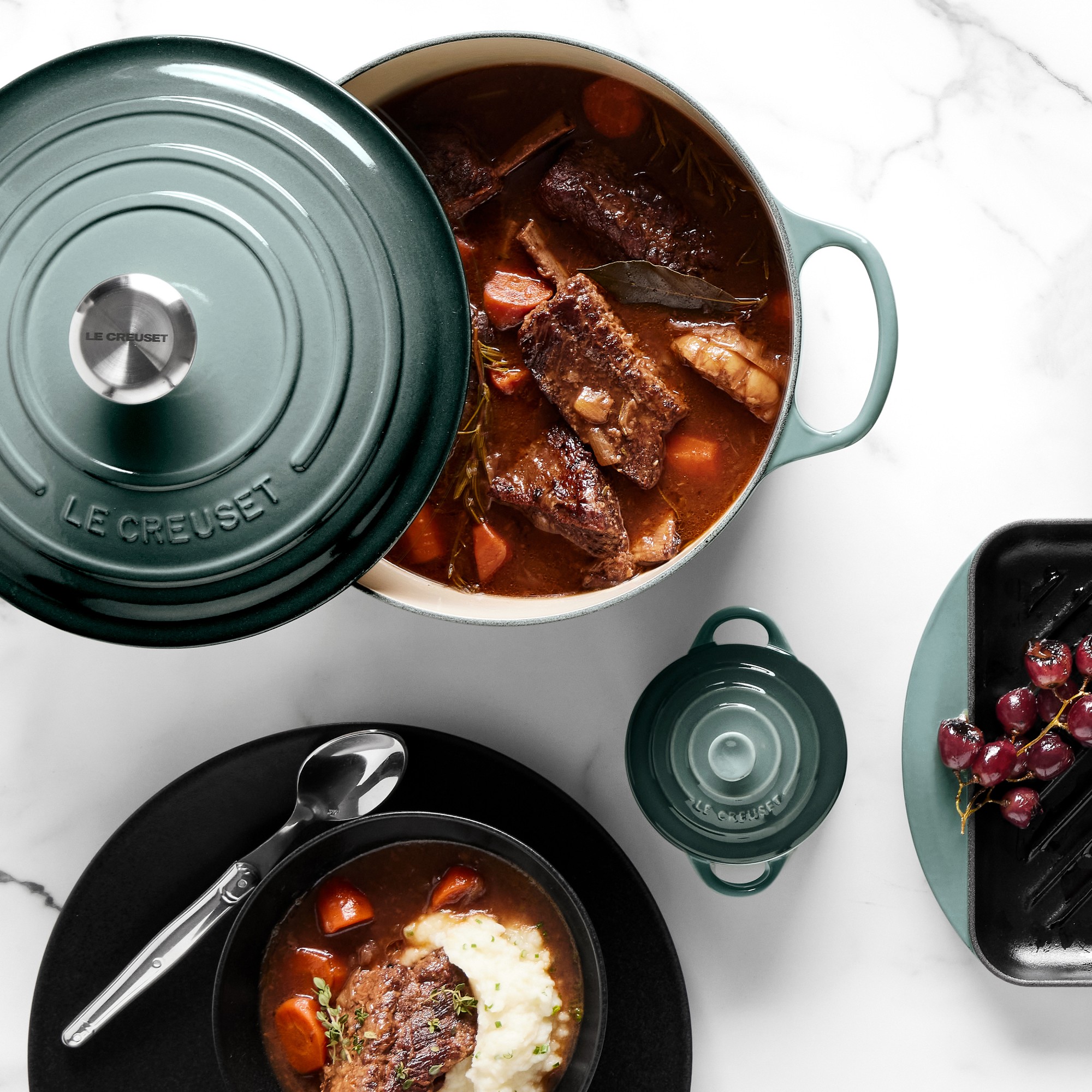 Le Creuset Signature Enameled Cast Iron Round Dutch Oven